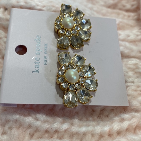♠️Kate spade cluster floral earrings♠️ - Picture 2 of 6